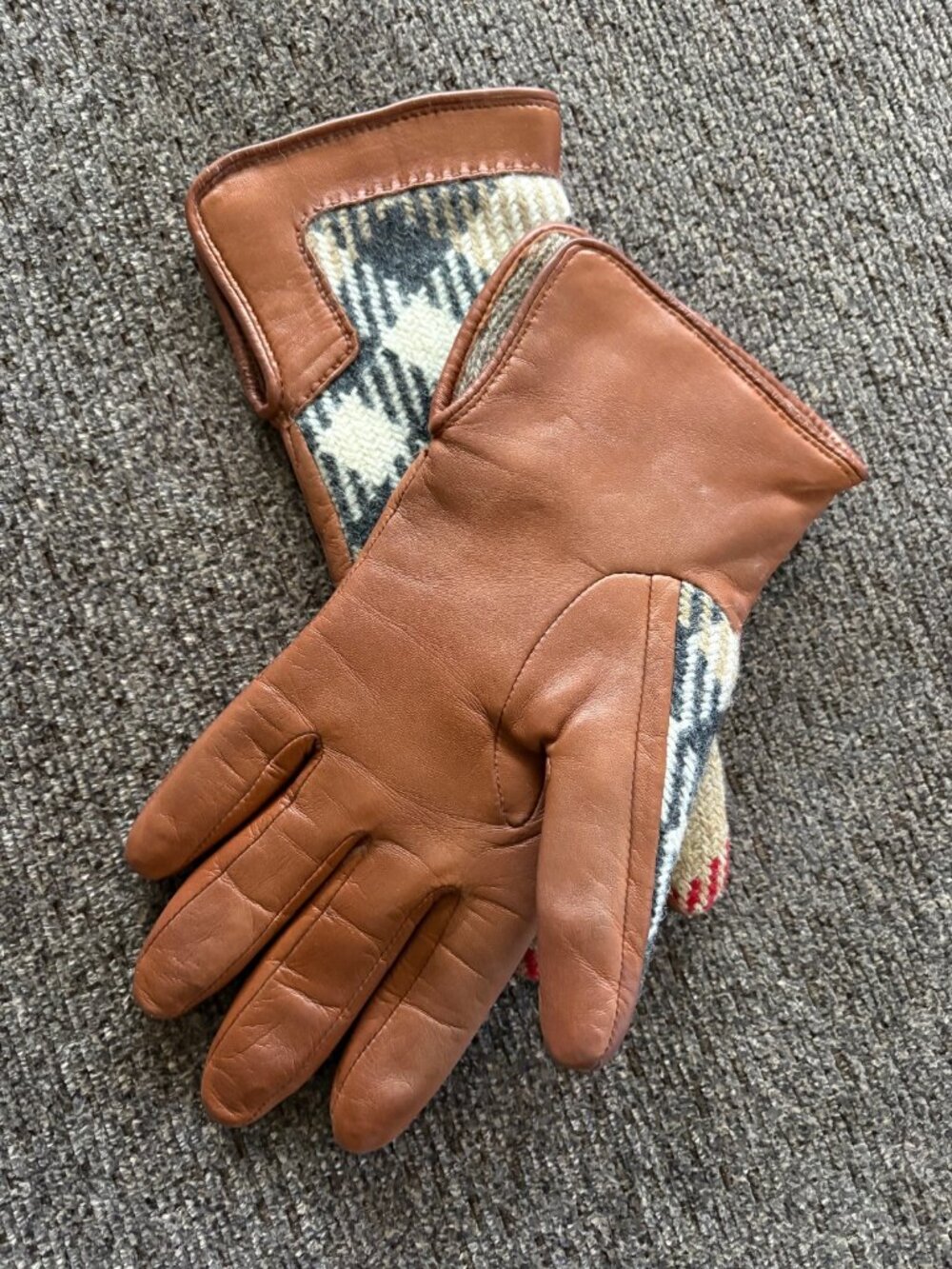 BURBERRY ICONIC PLAID Pattern 100% WOOL, LEATHER, CASHMERE Womens Gloves -Lined - Picture 8 of 16